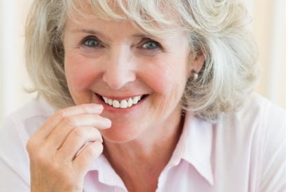 oudere vrouw probiotica supplement