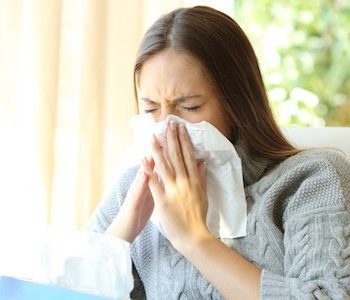 vrouw verkoudheid griep kurkuma