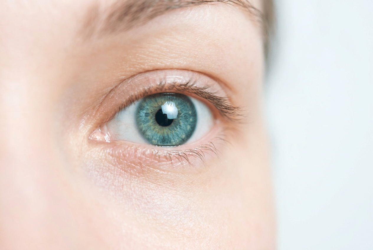 Gezond helder oog close-up